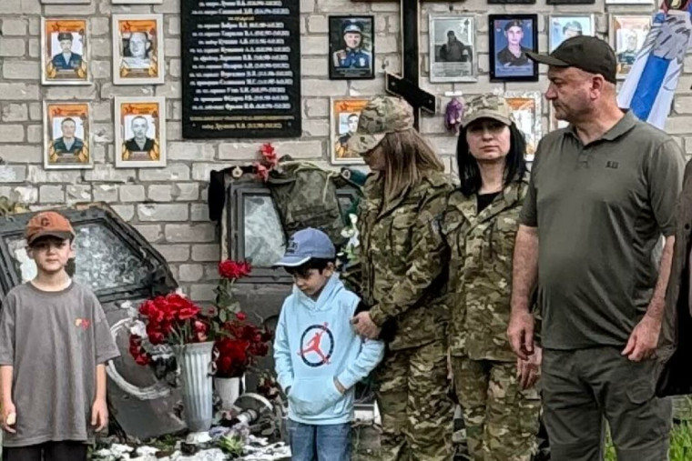 Самый юный волонтер СВО из Дагестана, 6-летний Сайд-Ахмад Джамалудинов, вернулся из очередной гуманитарной поездки в ДНР и Херсонскую область. Несмотря на свой возраст, это уже третья поездка мальчика в зону СВО и на новые территории..